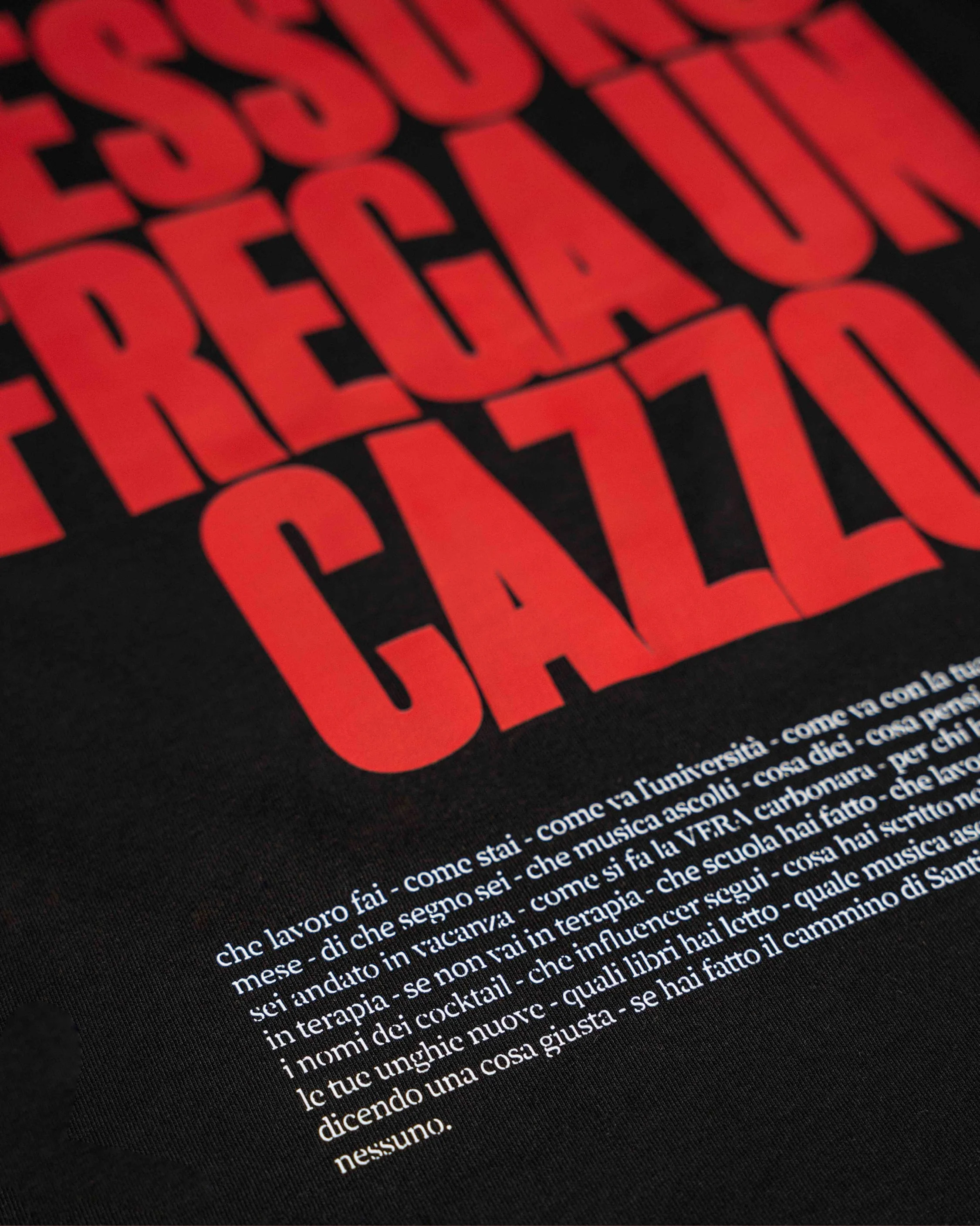 Maglietta A nessuno frega un cazzo ⚫️ - Image 4